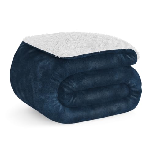 Don Descanso - Manta para Sofá Invierno Grande (150x200cm) Microfibra Suave, Cálida, Lavable a Máquina, Resistente a Las Arrugas. Manta Borreguito para Cama 90/105 o Sofá Azul Marino