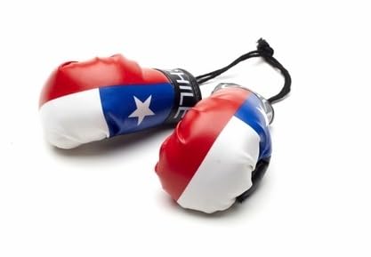 Mini Boxing Gloves with Flag Design – Stylish Hanging Car Mirror Accessory for Interior Décor. (Chile)