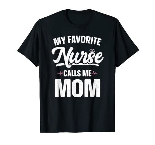My Favorite Nurse Calls Me Mom Camisa Linda Divertida Día de la Madre Camiseta