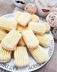 Bakers Royal Creams Shortbread Biscuits 280g…