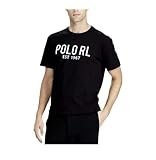 Was als Ralph Laurens selbst entworfene Krawattenkollektion begann, ist mit dem Polo Ralph mittlerweile zum Repräsentanten eines ganzen Lebensstils geworden Lauren Label im Herzen. Der wahrhaft transatlantische Stil der Marke kombiniert eine entspannte Ästhetik der Ostküste mit klassischem englischen Stil. Der Inbegriff des Preppy Look ist Polo Ralph Lauren mit seinem legendären Polospieler-Logo zu einem globalen Symbol für Tradition und Authentizität geworden. Klassiker wie das weiße Oxford-Hemd und grob gestrickte Pullover werden mit einem lässigeren und moderneren Look kombiniert.