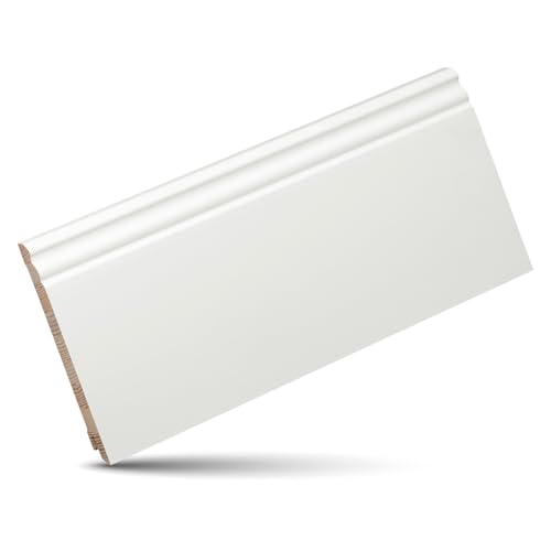 KGM Hamburger Sockelleiste Altberliner Profil - Weiß lackierte Fußbodenleiste aus Kiefer Massivholz - Maße: 2400 x 18 x 135 mm - 1 Stück