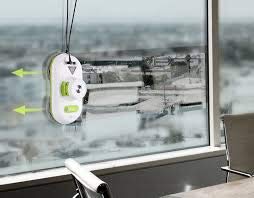 Alfawise S70 cleaning a window, showing movement arrows