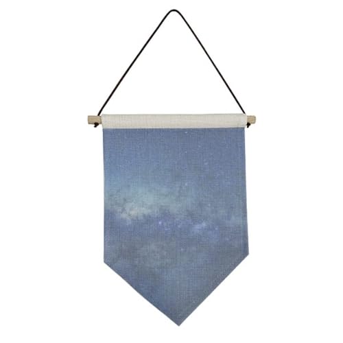 Toile à suspendre galaxie et nuages pour créer un salon céleste moderne