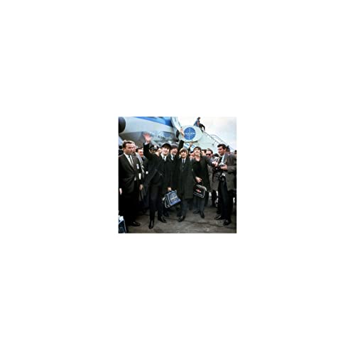 Photo imprimée The Beatles Arrive At JFK Airport 20,3 x 25,4 cm - Les Beatles, Paul McCartney, John Lennon, RIngo Starr, George Harrison Photo imprimée The Beatles Arrive At JFK Airport 20,3 x 25,4 cm