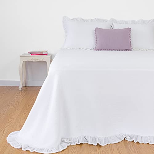 Casa da Laura - Colcha Blanca Elegante - Colchas Blancas Cama 135/140/150 - Colcha 240 x 260 cm - Colcha Waffle y Ribete con Volante - 100% Algodón Prelavado