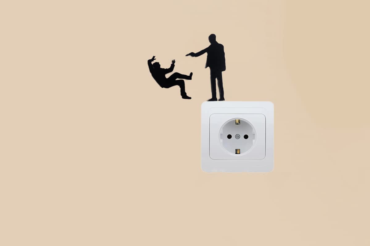 Çift Taraflı Kullanıma Uygun Vurulan Adam Duvar Sticker