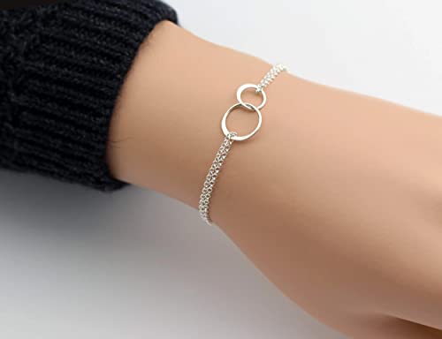 A Charmed Impression | Sterling Silver Cousin Bracelet - Two Connected Interlocking Circles - Meaningful Gift for Women, Loving Cousin Jewelry3