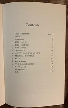 Hardcover Tradition and folk life: A Welsh view, Book