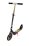 Plegable y ajustable: manillar ajustable en altura de 84 a 94 cm para adaptarse a la edad del niño. Las asas de espuma EVA son plegables para ahorrar espacio una vez plegado el patinete. Una palanca fácil de usar permite plegar rápidamente el patinete para un transporte más fácil y ahorrar espacio en casa o en el coche.