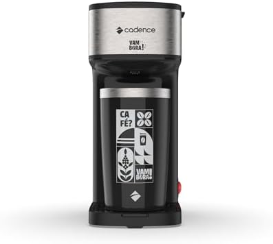 Cafeteira elétrica Cadence VamBora preta com caneca personalizada em destaque frontal