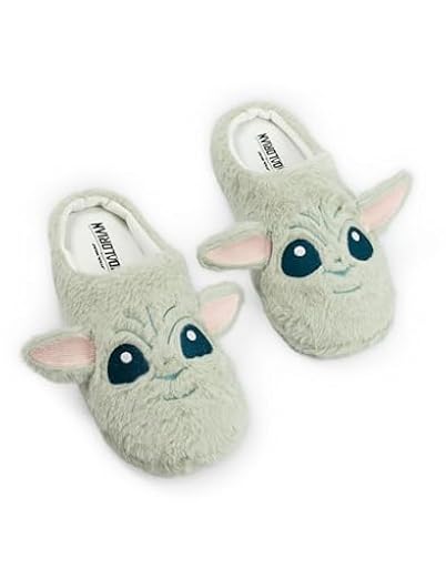 Star Wars Pantuflas verdes unisex para adultos de Grogu esponjosas con orejas 3D para fans de la película | Cómodas pantuflas para estar en casa | Calzado de personajes para noches relajantes | Ya disponible en tu tienda friki favorita! En mundofriki.es!