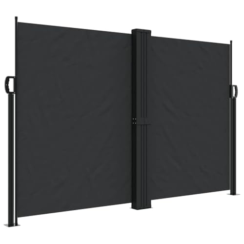 Toldo lateral extensible contra el viento molesto y miradas de vecinos en el jardín de casa