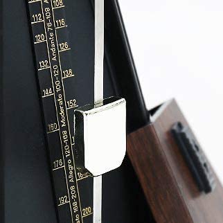 Mechanisches Metronom, Musiktimer aus reinem Kupfer, hölzernes Holz, buntes Teakholzklavier, mechanisches antikes Metronom, Gitarre und andere Instrumente, deutsches Kunsthandwerk