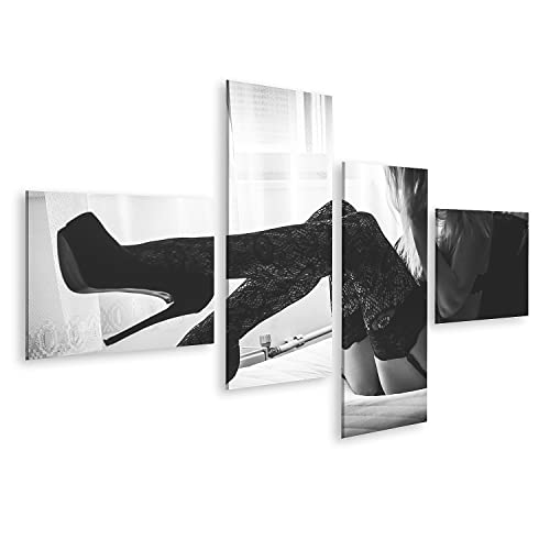 Tableau sur toile de photographe affichant les détails précis de bas noirs et lingerie
