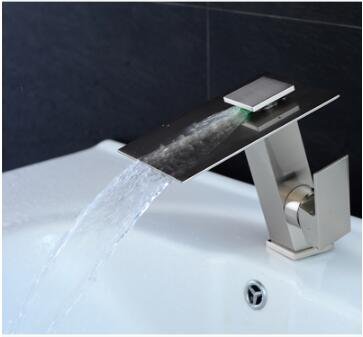 Robinet LED salle de bains cascade mitigeur evier raccordement plomberie nickel