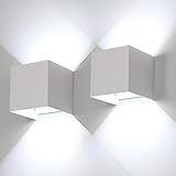 ★【Ampia gamma di applicazioni】L'applique LED è piccola e di aspetto squisito, perfetta per l'installazione a parete all'esterno e all'interno, come cortile, giardino, balcone, terrazza, soggiorno, camera da letto, scala, corridoio e così via. Impermeabile e antipolvere, può essere installato in diverse scene per creare un ambiente luminoso e confortevole.