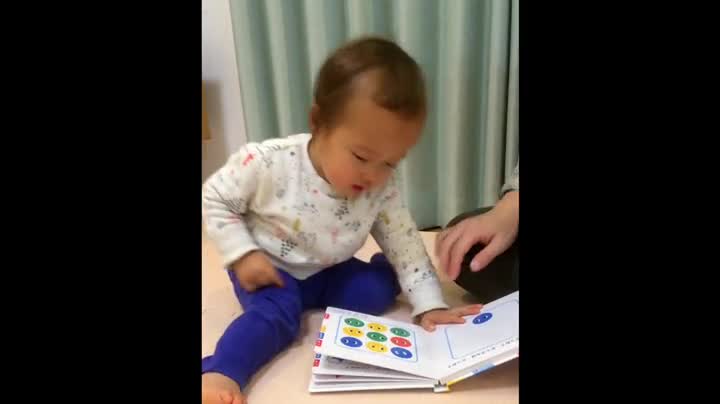 Amazon.co.jp: あかまる どれかな?: おやこであそぼ (0歳からの