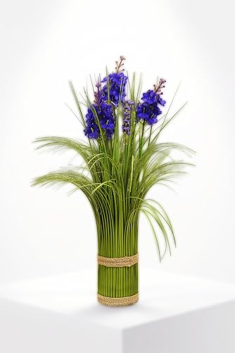Design realistico di lavanda splendidamente realizzati steli di lavanda viola abbinati a fogliame verde dall'aspetto naturale per un aspetto fresco e realistico.