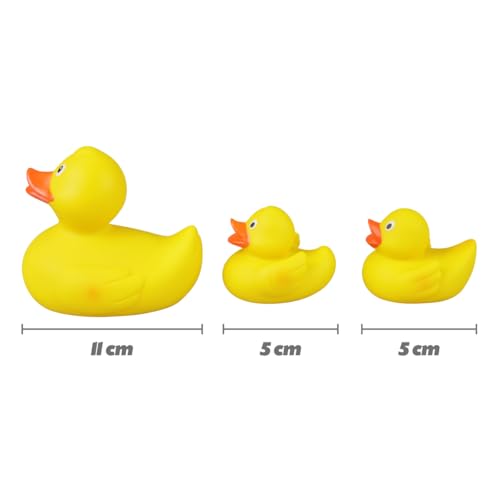 Lena 65543 - Entenfamilie 3er Set, Mama Ente ca. 11cm und 2 Enten Küken ca. 5cm als Badewannen Spielzeug, Quietscheente zum Baden und Spielen, Badeente Familie, Entenset für Kinder ab 12 Monaten, gelb