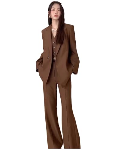 Costume trois pièces femme avec veste boutonnée et gilet ajusté pour soirée habillée