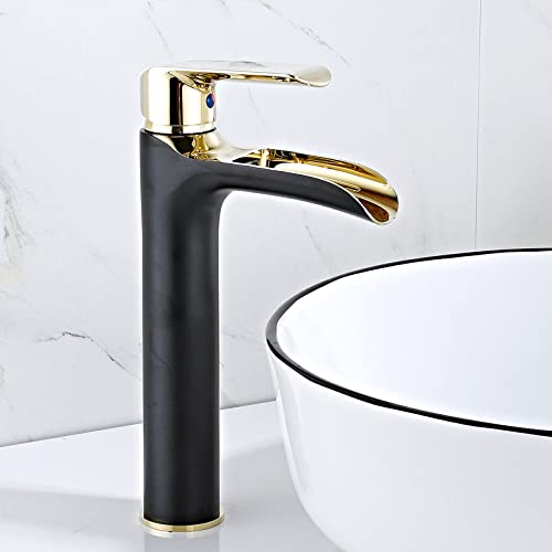Grifo de lavabo cascada monomando con acabado plata brillante y diseño estilizado