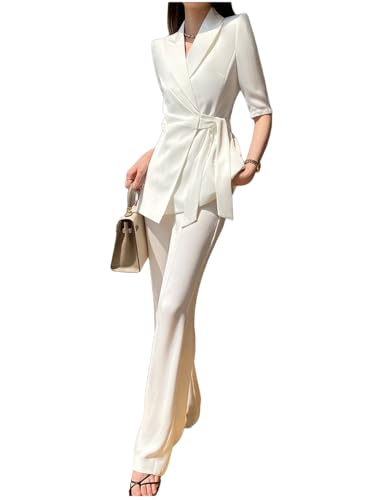Costume deux pièces femme avec veste à demi-manches et pantalon élégant