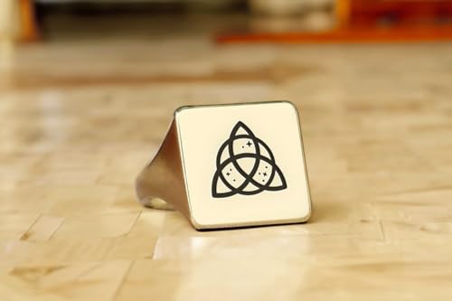 Bague carrée wiccan chevalière style vintage pour look bohème chic