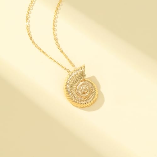 Shell Seashell Necklace for Women,Chunky 18K Gold Plated Beach Conch Shell Necklaces Gifts for Women3