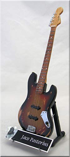 JACO PASTORIUS Guitare Miniature avec médiator JAZZ - Les Beatles, Paul McCartney, John Lennon, RIngo Starr, George Harrison JACO PASTORIUS Guitare Miniature avec médiator JAZZ – Image 3