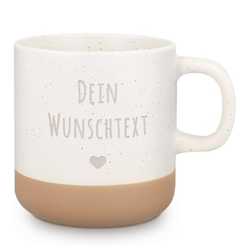 GRAVURZEILE Gravierte Steingut Tasse - Wunschtext - Personalisiert mit deinem Text - Geschenk für Freunde & Familie zum Geburtstag - 360 ml - spülmaschinenfest - Keramik Kaffeetasse mit Gravur