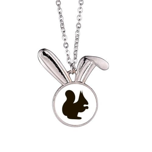 Collier écureuil noir idéal pour un look bohème en forêt