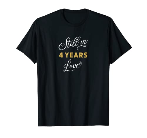 Photo de Still in Love – 4 years Funny 4th Anniversary T-Shirt