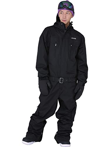 黒いウェアを着た人