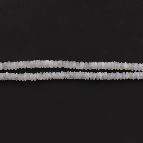 Perles en pierre de lune précieuses pour façonner un cadeau d'anniversaire mémorable