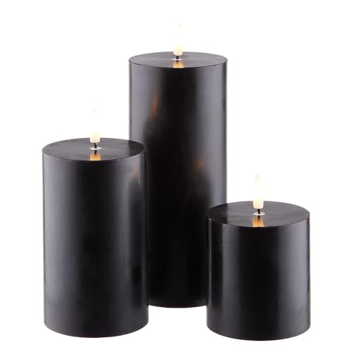 BUTLERS 3er Set LED-Kerzen mit Timerfunktion -Nordic Light- Elektrische Echtwachs-Kerzen mit flackernder Flamme und Fernbedienung | Flammenlose Stumpenkerzen Lichter Batterie-betrieben