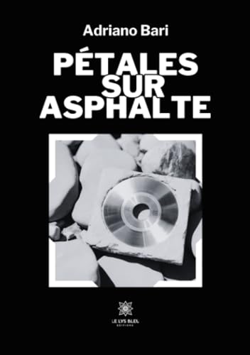 Pétales sur asphalte