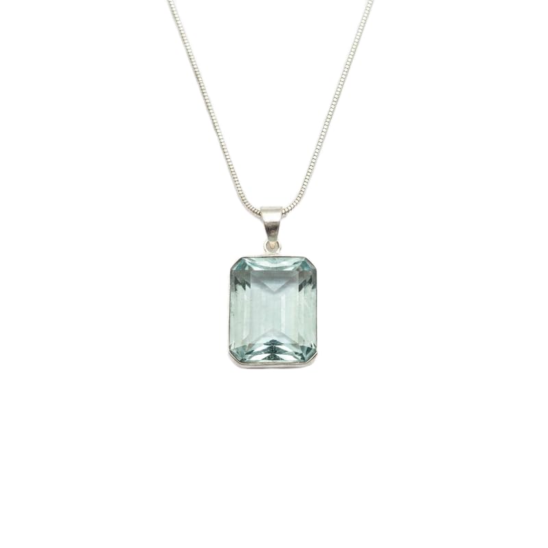 Pendentif en quartz bleu naturel, un cadeau mémorable avec sa chaîne de 45 cm pour un anniversaire