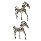 Style rétro élégant : alliant le charme d'une décoration équestre vintage et le design doré d'une statuette de cheval, cette petite sculpture de cheval en alliage apporte une touche de sophistication à tout espace de travail ou pièce