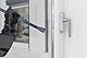 Schellenberg 46513 Fenstergriff mit Alarmfunktion, Balkontürgriff, Smart Home Funk-Alarmgriff - für mehr Sicherheit, lauter Alarm, 32-43 mm Vierkantlänge - stufenlos einstellbar
