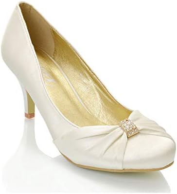 court shoes with brooch