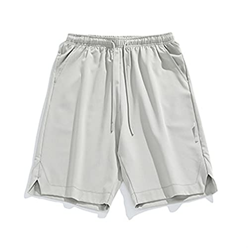 Short gris masculin lâche pour éviter la chaleur de l'été