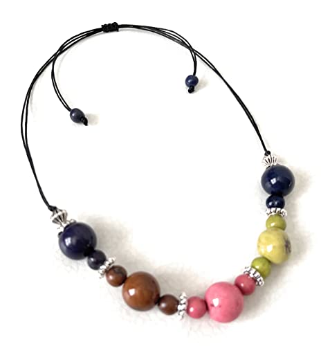 Tagua Nut Necklace TAG555 Collier multicolore avec pendentif en forme de tagoua et graines, Écrou...