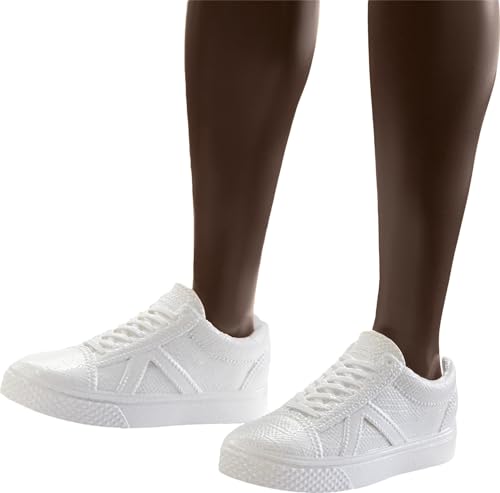 Muñeco Ken Fashionistas con cabello negro y ropa deportiva miniatura 4