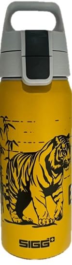 SIGG - Botella de aluminio para niños - WMB ONE Brave Tiger - Apta para bebidas carbonatadas - A prueba de fugas - Ligero - Sin BPA - Certificado ClimatePartner - Deportes y escuela - Amarillo - 0,6 L