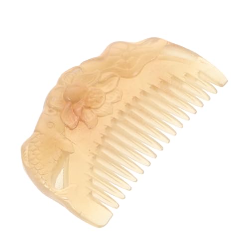 Peigne corne pour massage du cuir chevelu pendant votre routine bien-etre