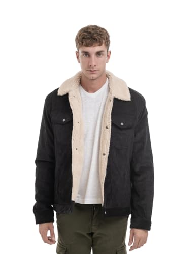 Considerazioni: Questa giacca offre non solo un aspetto attraente, ma anche una sensazione di lusso grazie al camoscio sintetico e alla fodera in sherpa. È una scelta consapevole per coloro che cercano un capo di abbigliamento alla moda e confortevole, senza sacrificare la considerazione per il benessere degli animali.