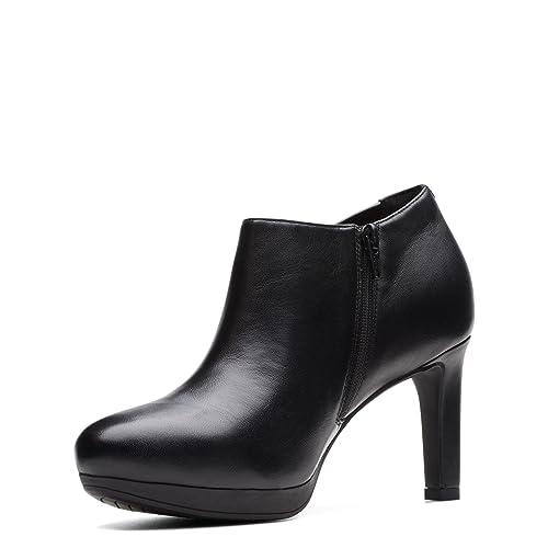Clarks Women's Ambyr Hope Ankle Boot4