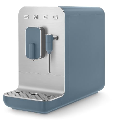 Smeg, Machine à Café Expresso Automatique BCC12SBMEU, Buse Vapeur, Broyeur à grain Intégré, Système Thermoblock, Réservoir 1,4 L, Bac Récupérateur Amovible, Dimensions Compactes, 1350W, Storm Blue