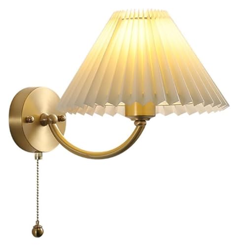 Candelabros antiguos de pared interiores con pantalla plisada y acabado dorado mate